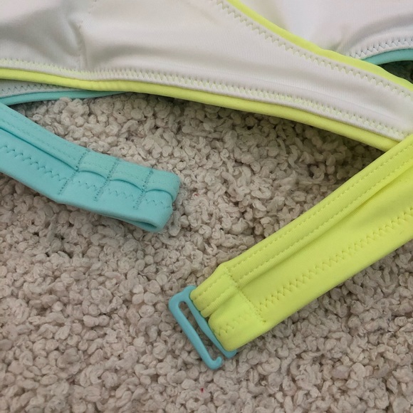 NEW Victoria’s Secret Pink Two Tone Bikini Top - Picture 6 of 6